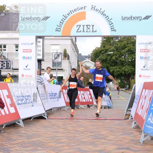 25.08.2024 - 20. Blankeneser Heldenlauf Strokosch-Dieckow http://msf.ph/oto/6822905 25.08.2024 09:50:10 Ziel 211, 212 meine-sportfotos.de