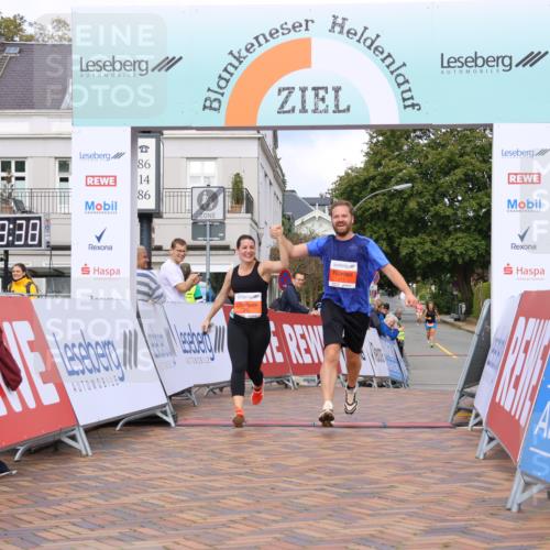 25.08.2024 - 20. Blankeneser Heldenlauf Strokosch-Dieckow http://msf.ph/oto/6822931 25.08.2024 09:50:11 Ziel 211, 212 meine-sportfotos.de