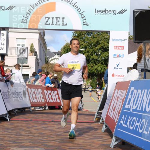25.08.2024 - 20. Blankeneser Heldenlauf Strokosch-Dieckow http://msf.ph/oto/6822959 25.08.2024 10:22:58 Ziel 6528, 6531 meine-sportfotos.de