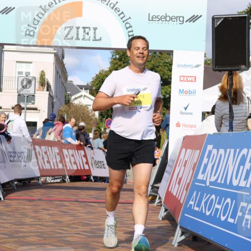 25.08.2024 - 20. Blankeneser Heldenlauf Strokosch-Dieckow http://msf.ph/oto/6823008 25.08.2024 10:22:59 Ziel 6528, 6531 meine-sportfotos.de