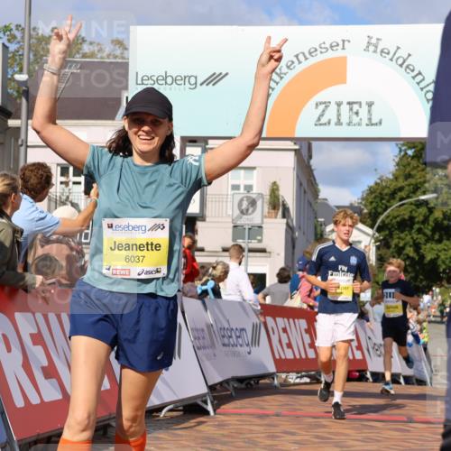 25.08.2024 - 20. Blankeneser Heldenlauf Strokosch-Dieckow http://msf.ph/oto/6823407 25.08.2024 10:23:16 Ziel 6037, 6236, 6237, 6346, 6382, 6415 meine-sportfotos.de