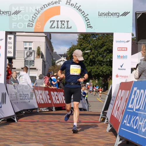 25.08.2024 - 20. Blankeneser Heldenlauf Strokosch-Dieckow http://msf.ph/oto/6824288 25.08.2024 10:23:40 Ziel 6492, 6530 meine-sportfotos.de