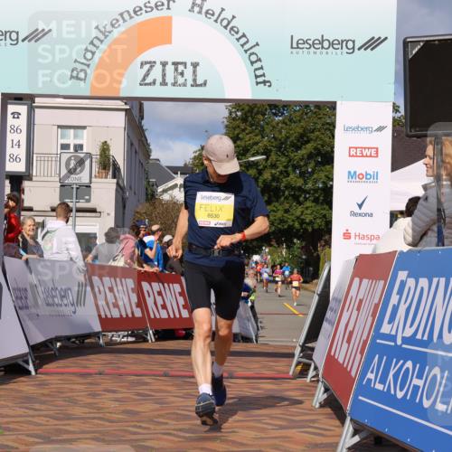 25.08.2024 - 20. Blankeneser Heldenlauf Strokosch-Dieckow http://msf.ph/oto/6824318 25.08.2024 10:23:40 Ziel 6492, 6530 meine-sportfotos.de