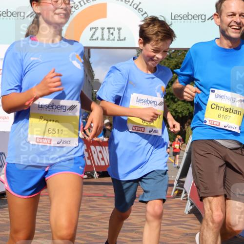 25.08.2024 - 20. Blankeneser Heldenlauf Strokosch-Dieckow http://msf.ph/oto/6824902 25.08.2024 10:23:58 Ziel 6001, 6091, 6167, 6511, 6515 meine-sportfotos.de