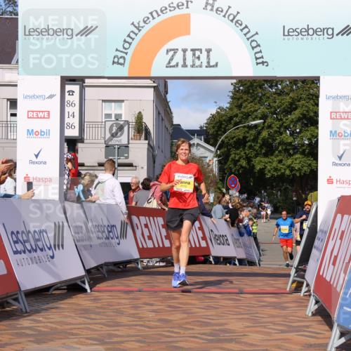 25.08.2024 - 20. Blankeneser Heldenlauf Strokosch-Dieckow http://msf.ph/oto/6824921 25.08.2024 10:24:05 Ziel 6048, 6110 meine-sportfotos.de