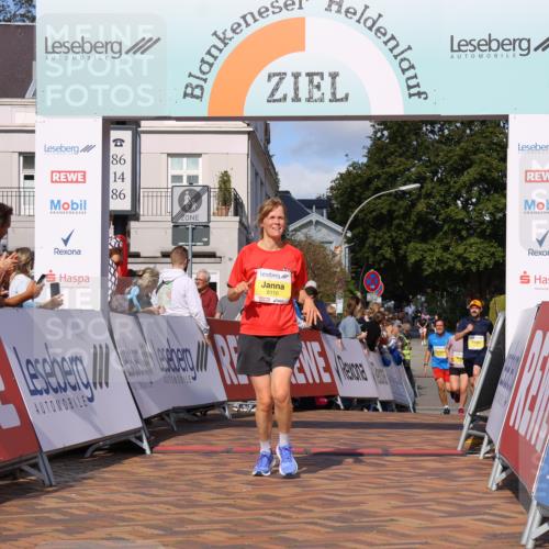 25.08.2024 - 20. Blankeneser Heldenlauf Strokosch-Dieckow http://msf.ph/oto/6824956 25.08.2024 10:24:06 Ziel 6048, 6110, 6257, 6494 meine-sportfotos.de