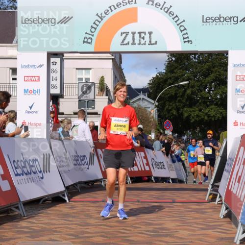 25.08.2024 - 20. Blankeneser Heldenlauf Strokosch-Dieckow http://msf.ph/oto/6824981 25.08.2024 10:24:06 Ziel 6048, 6110, 6257, 6494 meine-sportfotos.de