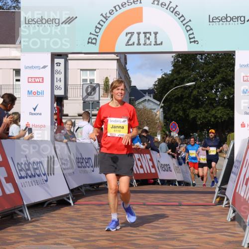 25.08.2024 - 20. Blankeneser Heldenlauf Strokosch-Dieckow http://msf.ph/oto/6825010 25.08.2024 10:24:06 Ziel 6048, 6110, 6257, 6494 meine-sportfotos.de