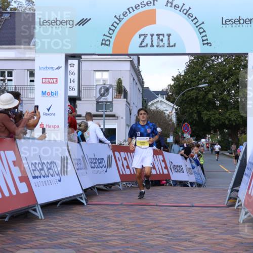 25.08.2024 - 20. Blankeneser Heldenlauf Strokosch-Dieckow http://msf.ph/oto/6825140 25.08.2024 10:24:21 Ziel 6460 meine-sportfotos.de