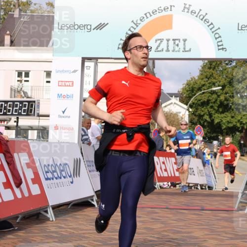 25.08.2024 - 20. Blankeneser Heldenlauf Strokosch-Dieckow http://msf.ph/oto/6825232 25.08.2024 09:52:54 Ziel 183, 248, 263, 267 meine-sportfotos.de