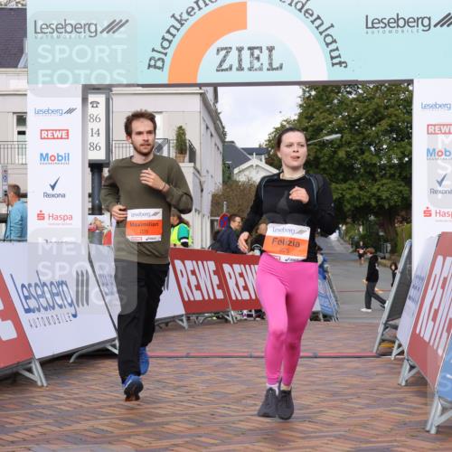 25.08.2024 - 20. Blankeneser Heldenlauf Strokosch-Dieckow http://msf.ph/oto/6825850 25.08.2024 09:53:16 Ziel 225, 226 meine-sportfotos.de