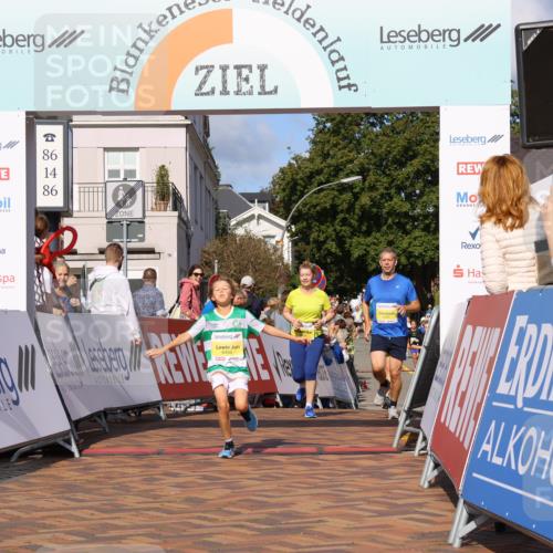 25.08.2024 - 20. Blankeneser Heldenlauf Strokosch-Dieckow http://msf.ph/oto/6826686 25.08.2024 10:25:25 Ziel 6094, 6132, 6455, 6456 meine-sportfotos.de