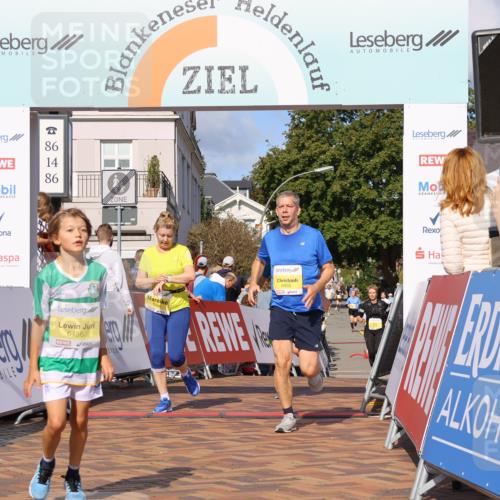25.08.2024 - 20. Blankeneser Heldenlauf Strokosch-Dieckow http://msf.ph/oto/6826822 25.08.2024 10:25:27 Ziel 6094, 6132, 6455, 6456 meine-sportfotos.de