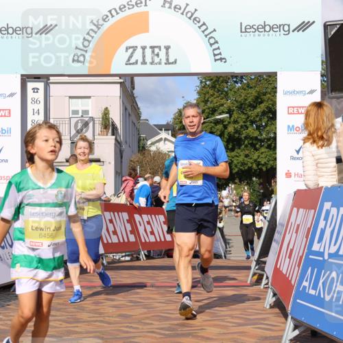 25.08.2024 - 20. Blankeneser Heldenlauf Strokosch-Dieckow http://msf.ph/oto/6826894 25.08.2024 10:25:27 Ziel 6094, 6132, 6455, 6456 meine-sportfotos.de