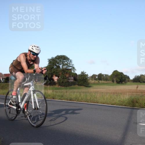 25.08.2024 - Elbe Triathlon Hamburg Fuchs,  Jonas http://msf.ph/oto/6826916 25.08.2024 09:04:03 Radfahren 93, 53, 128 meine-sportfotos.de