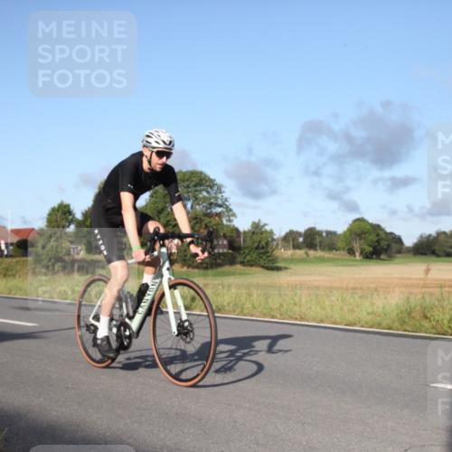 25.08.2024 - Elbe Triathlon Hamburg Fuchs,  Jonas http://msf.ph/oto/6827572 25.08.2024 09:14:36 Radfahren 90, 136, 403, 250, 147 meine-sportfotos.de