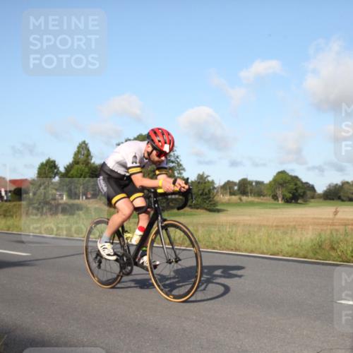 25.08.2024 - Elbe Triathlon Hamburg Fuchs,  Jonas http://msf.ph/oto/6827613 25.08.2024 09:15:37 Radfahren 302, 70, 88, 126 meine-sportfotos.de