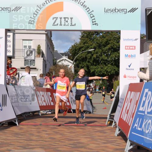 25.08.2024 - 20. Blankeneser Heldenlauf Strokosch-Dieckow http://msf.ph/oto/6827713 25.08.2024 10:25:56 Ziel 6311, 6501, 6522 meine-sportfotos.de
