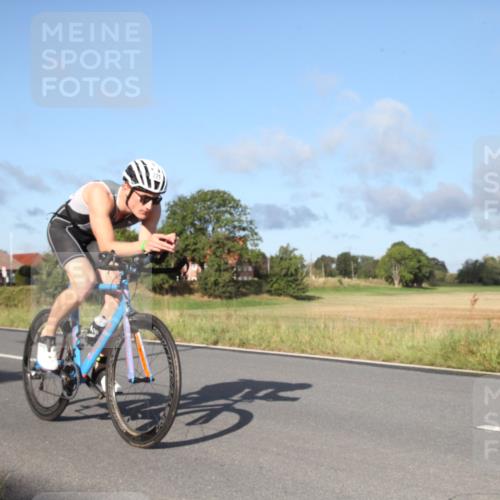 25.08.2024 - Elbe Triathlon Hamburg Fuchs,  Jonas http://msf.ph/oto/6827722 25.08.2024 09:17:59 Radfahren 71, 229, 187 meine-sportfotos.de