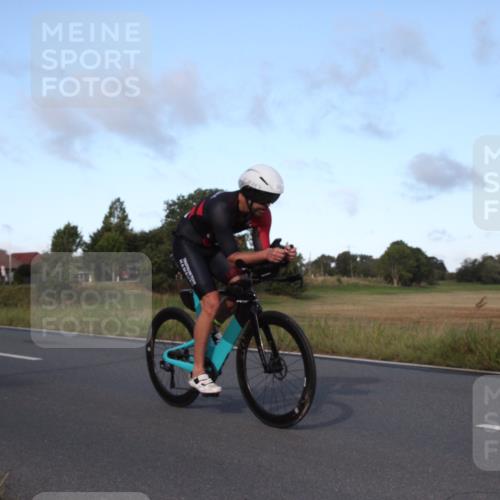 25.08.2024 - Elbe Triathlon Hamburg Fuchs,  Jonas http://msf.ph/oto/6828009 25.08.2024 09:23:53 Radfahren 310, 404, 60, 278, 142 meine-sportfotos.de