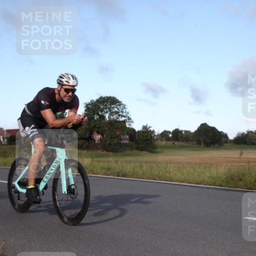 25.08.2024 - Elbe Triathlon Hamburg Fuchs,  Jonas http://msf.ph/oto/6828087 25.08.2024 09:25:06 Radfahren 220, 110, 95, 87, 303, 426 meine-sportfotos.de