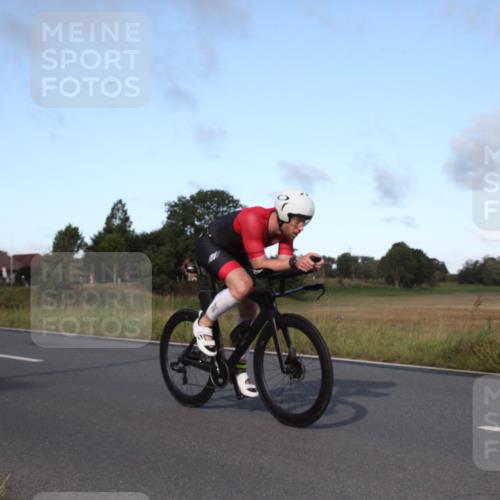 25.08.2024 - Elbe Triathlon Hamburg Fuchs,  Jonas http://msf.ph/oto/6828089 25.08.2024 09:25:09 Radfahren 110, 95, 87, 303, 426, 415 meine-sportfotos.de