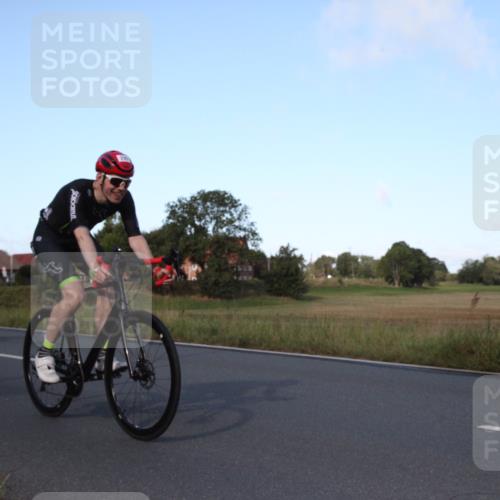 25.08.2024 - Elbe Triathlon Hamburg Fuchs,  Jonas http://msf.ph/oto/6828275 25.08.2024 09:28:48 Radfahren 251, 384, 90, 290, 376, 381, 317 meine-sportfotos.de