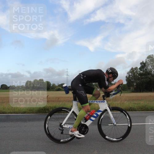 25.08.2024 - Elbe Triathlon Hamburg Fuchs,  Jonas http://msf.ph/oto/6828402 25.08.2024 08:38:49 Radfahren 37 meine-sportfotos.de