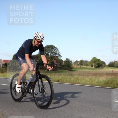 25.08.2024 - Elbe Triathlon Hamburg Fuchs,  Jonas http://msf.ph/oto/6828435 25.08.2024 09:30:55 Radfahren 438, 383, 145, 400 meine-sportfotos.de