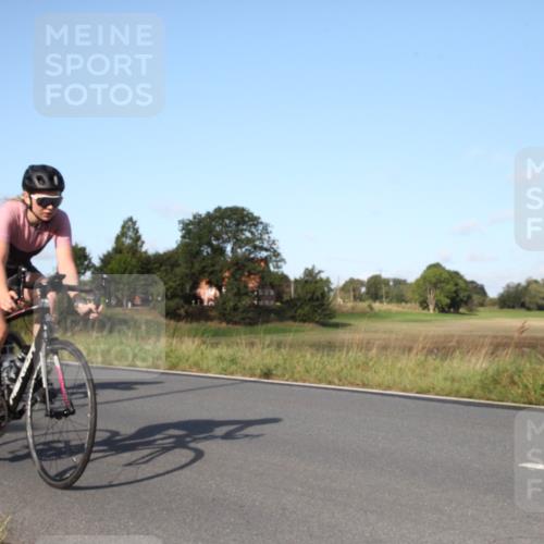 25.08.2024 - Elbe Triathlon Hamburg Fuchs,  Jonas http://msf.ph/oto/6828440 25.08.2024 09:30:57 Radfahren 438, 383, 145, 400, 254 meine-sportfotos.de