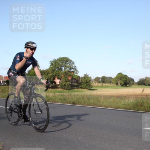 25.08.2024 - Elbe Triathlon Hamburg Fuchs,  Jonas http://msf.ph/oto/6828456 25.08.2024 09:31:05 Radfahren 400, 254, 271, 67, 113, 136, 187, 257, 302 meine-sportfotos.de