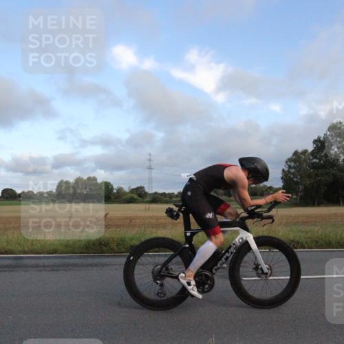 25.08.2024 - Elbe Triathlon Hamburg Fuchs,  Jonas http://msf.ph/oto/6828645 25.08.2024 08:50:42 Radfahren 78 meine-sportfotos.de