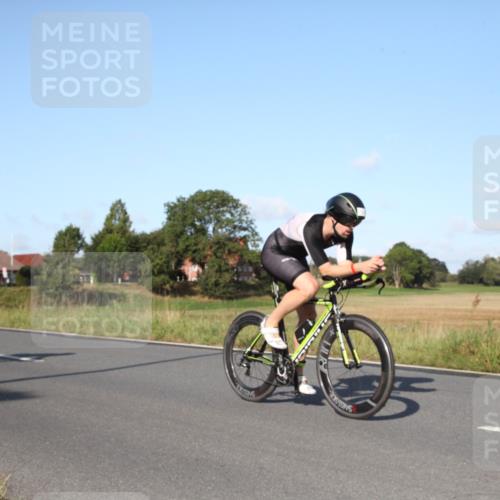 25.08.2024 - Elbe Triathlon Hamburg Fuchs,  Jonas http://msf.ph/oto/6828650 25.08.2024 09:32:35 Radfahren 127, 118, 164, 445 meine-sportfotos.de