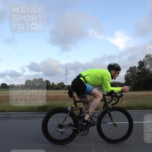 25.08.2024 - Elbe Triathlon Hamburg Fuchs,  Jonas http://msf.ph/oto/6828678 25.08.2024 08:52:51 Radfahren 190, 80, 174 meine-sportfotos.de