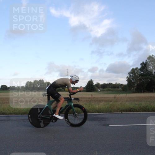 25.08.2024 - Elbe Triathlon Hamburg Fuchs,  Jonas http://msf.ph/oto/6828939 25.08.2024 08:57:37 Radfahren 58, 97, 185, 126 meine-sportfotos.de