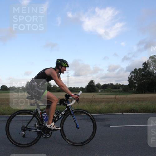 25.08.2024 - Elbe Triathlon Hamburg Fuchs,  Jonas http://msf.ph/oto/6828982 25.08.2024 08:58:16 Radfahren 123, 114, 87 meine-sportfotos.de