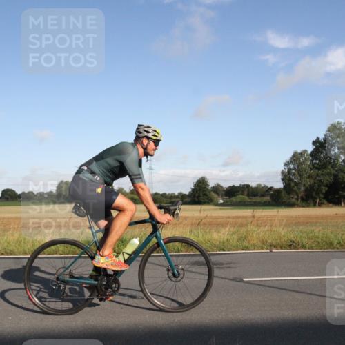 25.08.2024 - Elbe Triathlon Hamburg Fuchs,  Jonas http://msf.ph/oto/6829254 25.08.2024 09:07:01 Radfahren 243, 79, 262, 313 meine-sportfotos.de