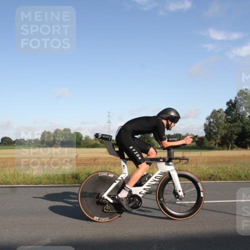 25.08.2024 - Elbe Triathlon Hamburg Fuchs,  Jonas http://msf.ph/oto/6829286 25.08.2024 09:07:34 Radfahren 100, 298, 159, 316, 99 meine-sportfotos.de