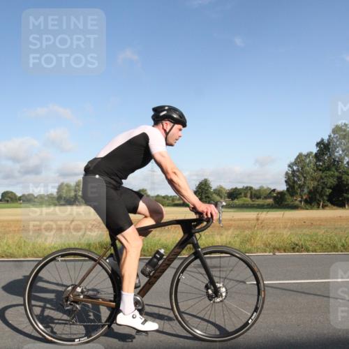 25.08.2024 - Elbe Triathlon Hamburg Fuchs,  Jonas http://msf.ph/oto/6829586 25.08.2024 09:11:23 Radfahren 47, 318, 226, 58 meine-sportfotos.de