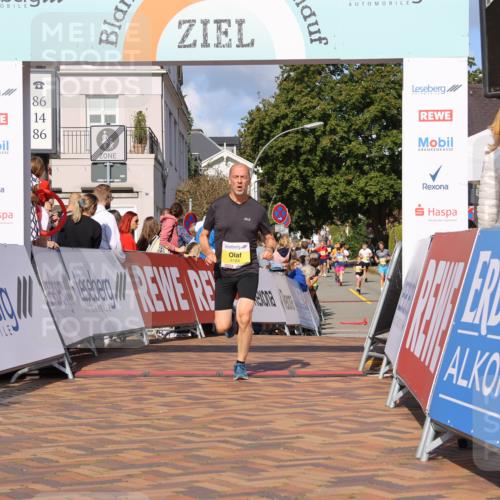 25.08.2024 - 20. Blankeneser Heldenlauf Strokosch-Dieckow http://msf.ph/oto/6829675 25.08.2024 10:26:07 Ziel 6169, 6184 meine-sportfotos.de