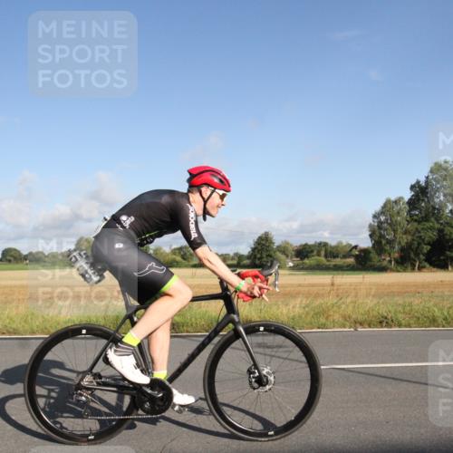 25.08.2024 - Elbe Triathlon Hamburg Fuchs,  Jonas http://msf.ph/oto/6829689 25.08.2024 09:12:40 Radfahren 233, 54, 290 meine-sportfotos.de