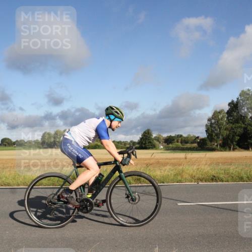 25.08.2024 - Elbe Triathlon Hamburg Fuchs,  Jonas http://msf.ph/oto/6830074 25.08.2024 09:17:48 Radfahren 1851, 289, 323, 265, 71 meine-sportfotos.de