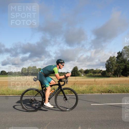 25.08.2024 - Elbe Triathlon Hamburg Fuchs,  Jonas http://msf.ph/oto/6830406 25.08.2024 09:21:40 Radfahren 197, 204, 42, 46, 92, 294, 34 meine-sportfotos.de