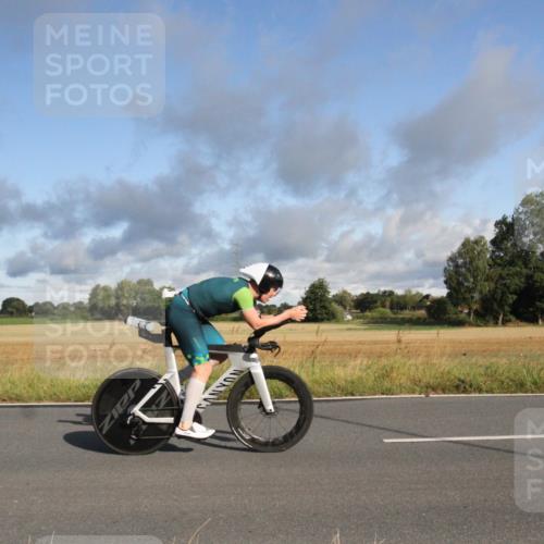 25.08.2024 - Elbe Triathlon Hamburg Fuchs,  Jonas http://msf.ph/oto/6830412 25.08.2024 09:21:41 Radfahren 197, 204, 42, 46, 92, 294, 34, 280 meine-sportfotos.de
