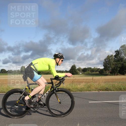 25.08.2024 - Elbe Triathlon Hamburg Fuchs,  Jonas http://msf.ph/oto/6830433 25.08.2024 09:21:48 Radfahren 92, 294, 34, 280, 190, 84 meine-sportfotos.de