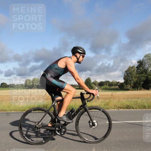 25.08.2024 - Elbe Triathlon Hamburg Fuchs,  Jonas http://msf.ph/oto/6830450 25.08.2024 09:21:58 Radfahren 84, 296, 93, 308, 213 meine-sportfotos.de