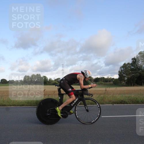 25.08.2024 - Elbe Triathlon Hamburg Fuchs,  Jonas http://msf.ph/oto/6830583 25.08.2024 09:23:32 Radfahren 258, 86, 64, 342 meine-sportfotos.de