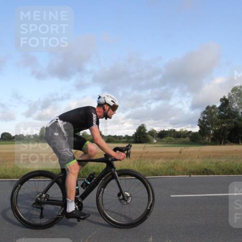 25.08.2024 - Elbe Triathlon Hamburg Fuchs,  Jonas http://msf.ph/oto/6830625 25.08.2024 09:23:53 Radfahren 310, 404, 60, 278, 142 meine-sportfotos.de