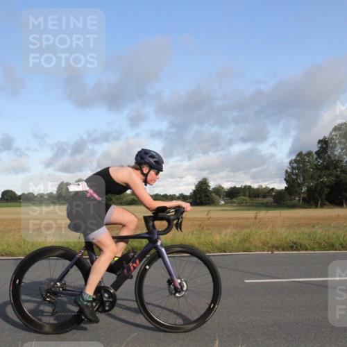 25.08.2024 - Elbe Triathlon Hamburg Fuchs,  Jonas http://msf.ph/oto/6830652 25.08.2024 09:24:09 Radfahren 369, 76, 74, 117, 283, 97 meine-sportfotos.de