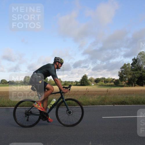 25.08.2024 - Elbe Triathlon Hamburg Fuchs,  Jonas http://msf.ph/oto/6830719 25.08.2024 09:24:48 Radfahren 160, 261, 248, 349, 236, 262, 414, 338, 237, 408 meine-sportfotos.de